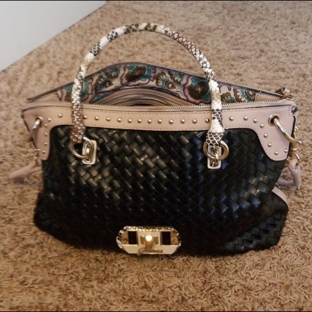 Beautiful GUESS BAG